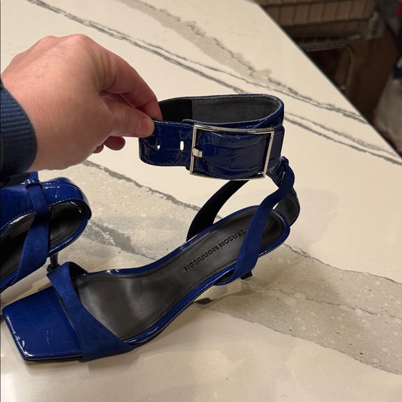 Sigerson Morrison Glossy Blue Heels Sz 38.5EU Kitten Heel - Picture 3 of 6